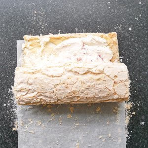 roulade meringuée fraises amandes