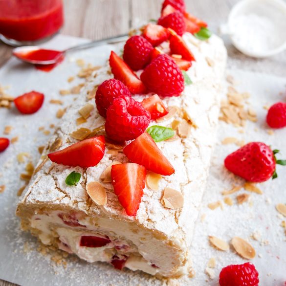 roulade meringue fraises amandes